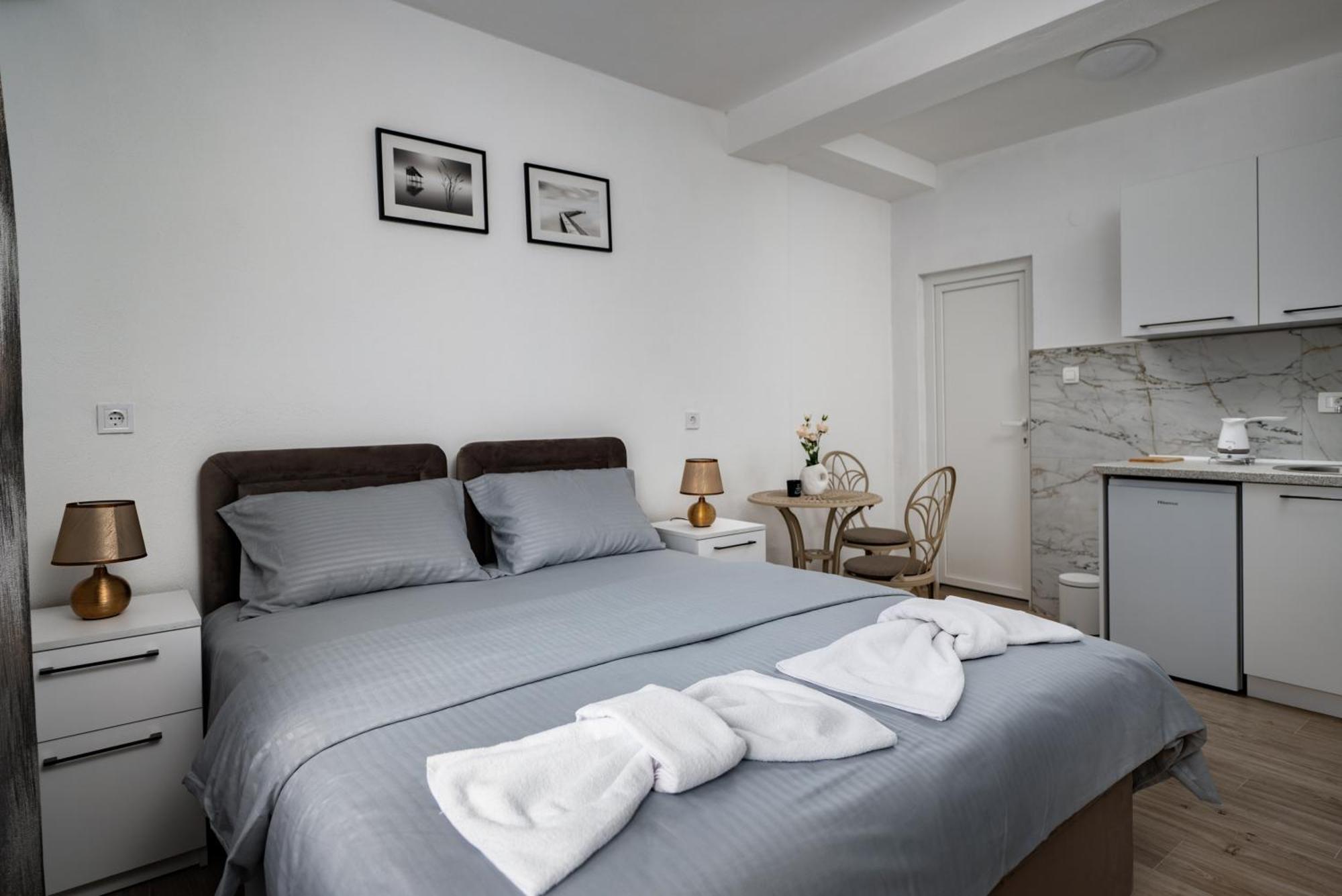 Apartmani Kaan Podgorica Exteriör bild
