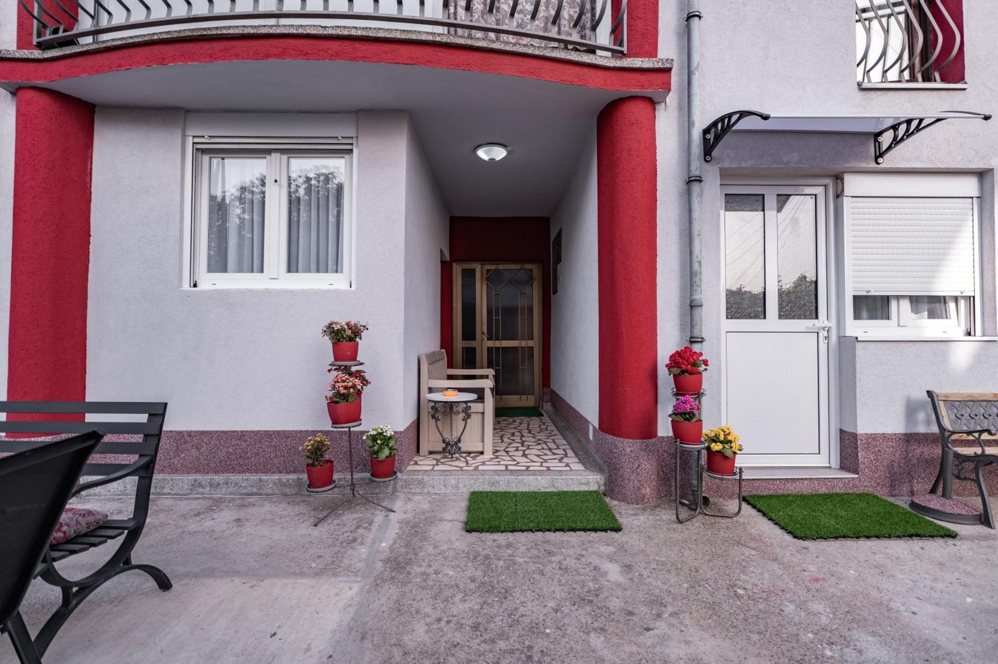 Apartmani Kaan Podgorica Exteriör bild
