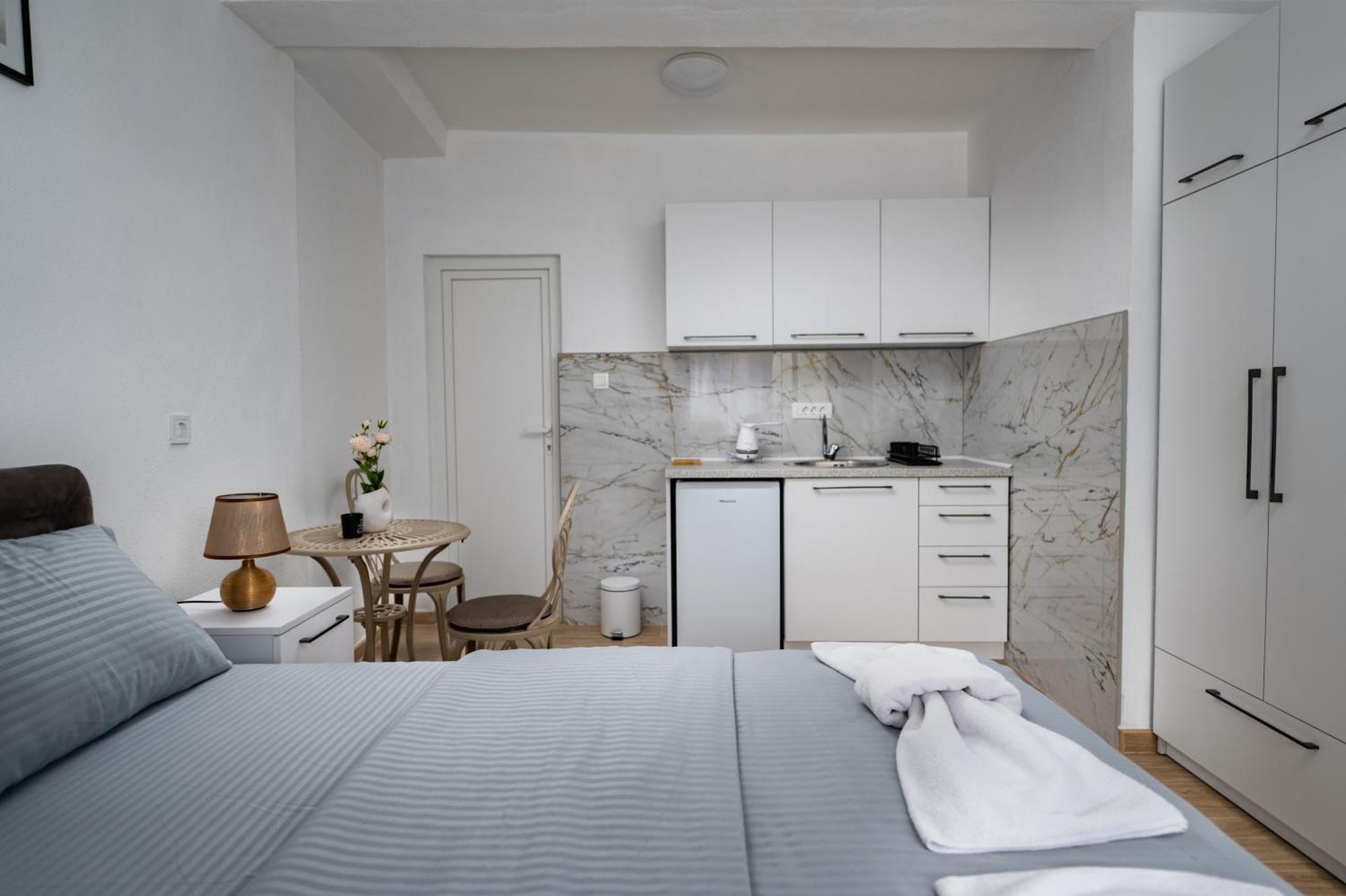 Apartmani Kaan Podgorica Exteriör bild