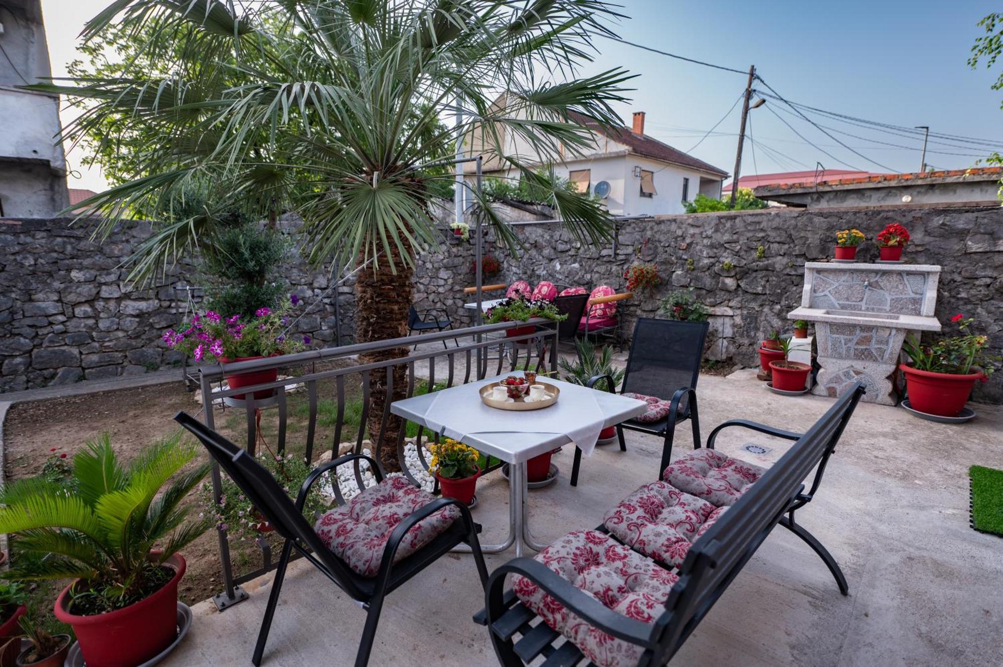 Apartmani Kaan Podgorica Exteriör bild