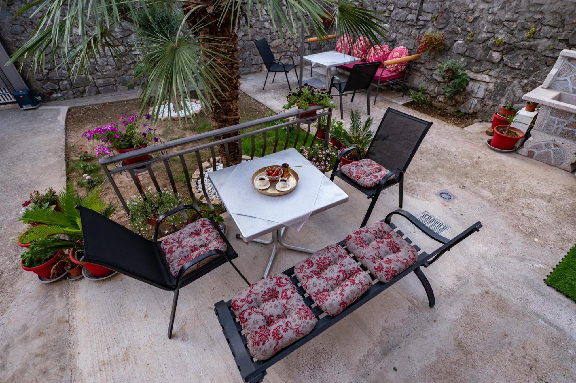 Apartmani Kaan Podgorica Exteriör bild