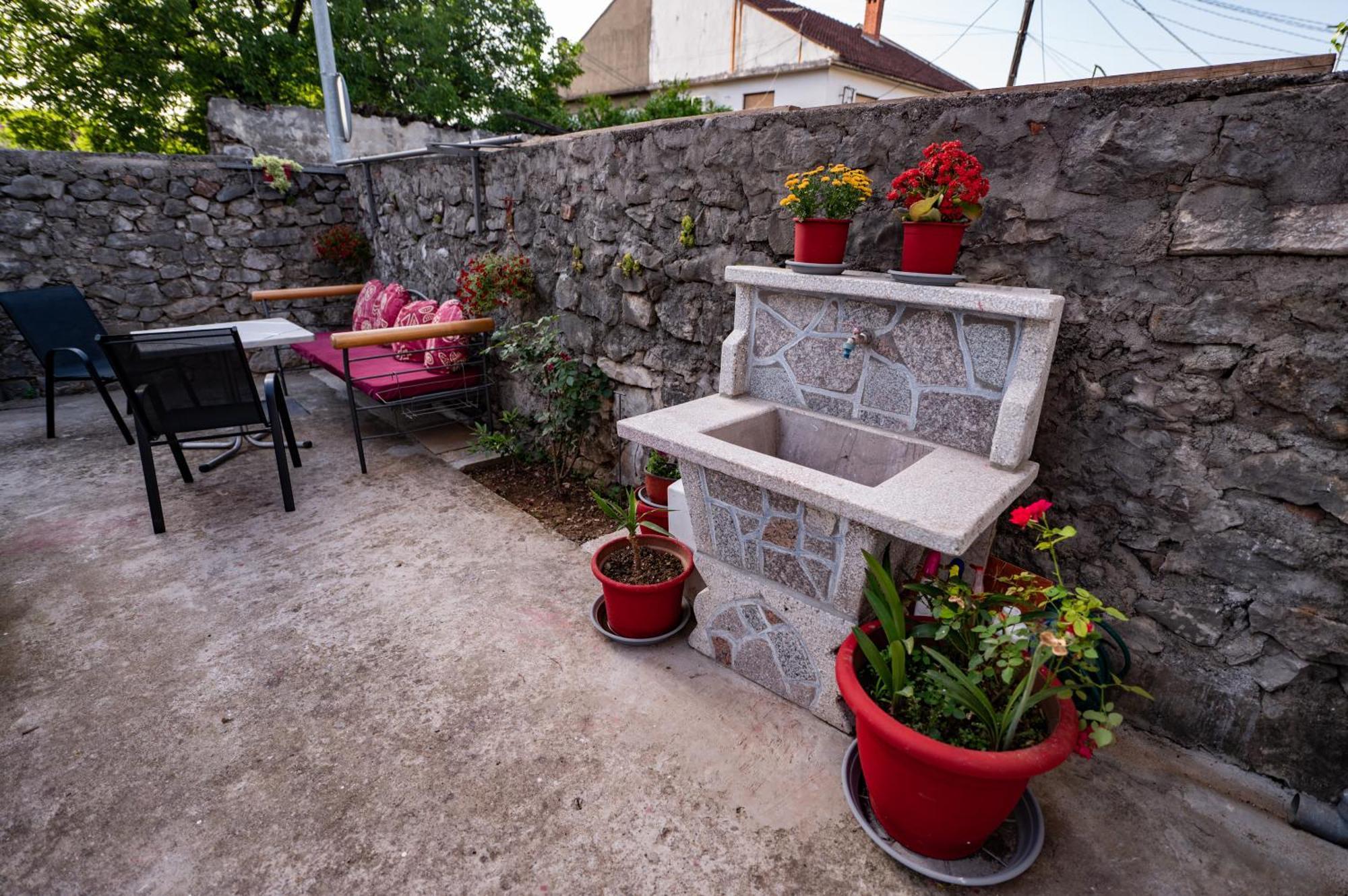 Apartmani Kaan Podgorica Exteriör bild